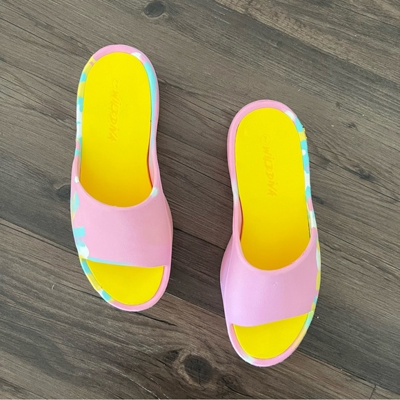 Wild Diva Sandals Women's 7 Foam Platform Chunky Slide Cotton Candy - Picture 2 of 7